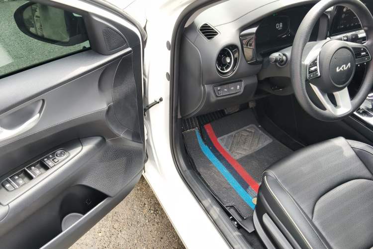 Used Kia K3 2024 1.5L CVT Comfort Plus Edition Driver Seat