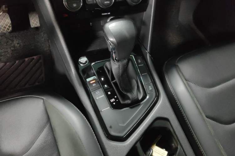 Used Volkswagen Tiguan L 2018 330TSI Automatic Two-Wheel Drive Luxury Edition Gear Lever