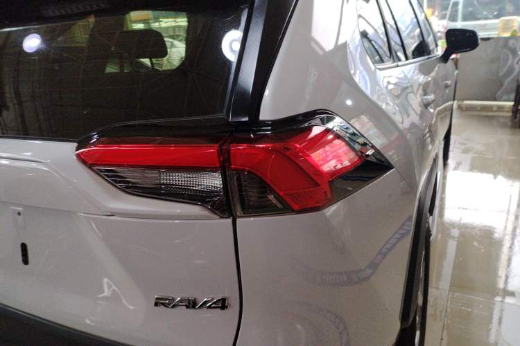 Used Toyota RAV4 2020 2.0L CVT Two-Wheel Drive Fashion PLUS Edition
