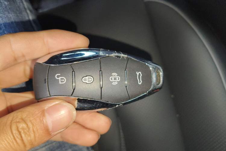 Used Hongqi HS7 PHEV 2024 2.0T PHEV Four-Wheel Drive Flagship Edition 6 Seats Vehicle Key