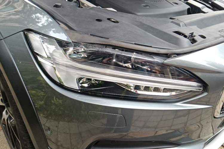 Used Volvo V90 2020 Cross Country T5 AWD Prestige Edition
