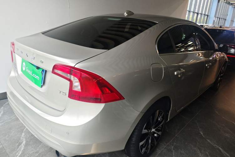 Used Volvo S60 2018 S60L T3 Smart Progress Edition Rear Right 45 Deg