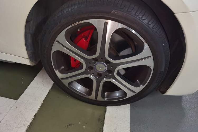 Used Mercedes-Benz E-Class 2016 E 300 L Sporty and Stylish Model
