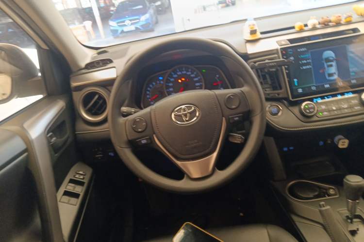 Used Toyota RAV4 2016 2.0L CVT Two-Wheel Drive Fashion Edition China V Standard