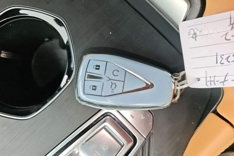 Used Changan UNI-K 2024 2.0T Two-Wheel Drive YueShang Trim
