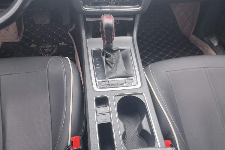 Used Roewe i6 2017 20T Automatic Internet Smart Edition