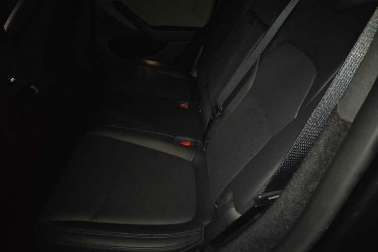 Used Tesla Model Y 2025 Rear-Wheel-Drive Version