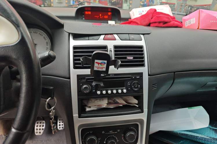 Used Peugeot 307 2012 1.6L Manual CROSS Audio And AC Panel