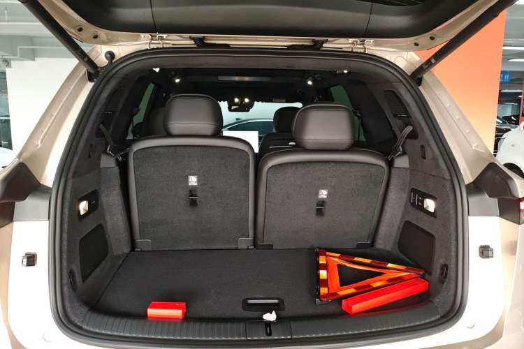 Used ONVO Luxeed L90 2025 Model—Ultra Six-Seater Version