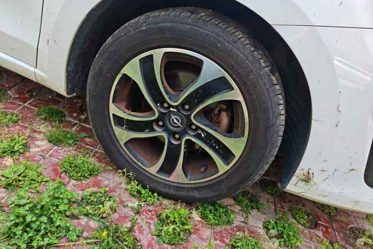 Used Haima Fumei 2015 1.5T Automatic Prestige Model Right Front Wheel Hub