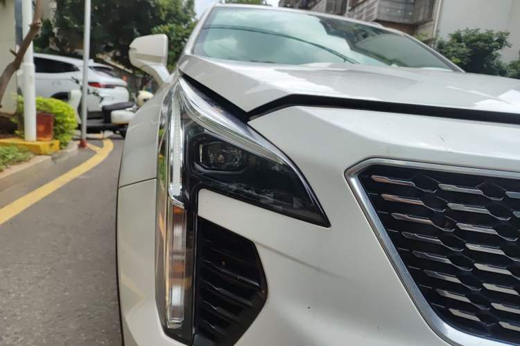 Used Cadillac XT4 2018 28T Two-Wheel Drive Tech Version
