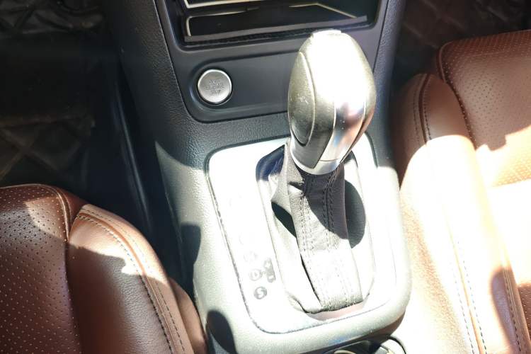 Used Volkswagen Tiguan 2015 1.8TSI Automatic Two-Wheel Drive Luxury Model Gear Lever