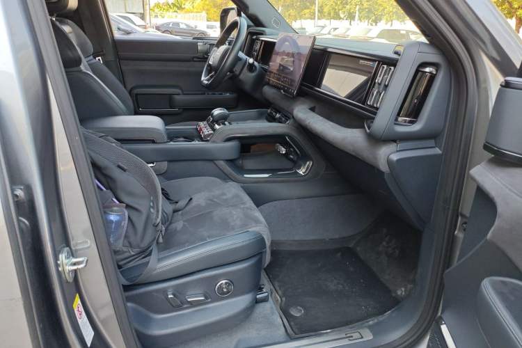 Used Formula Leopard Leopard 5 2024 Cloud Ride Luxury Edition