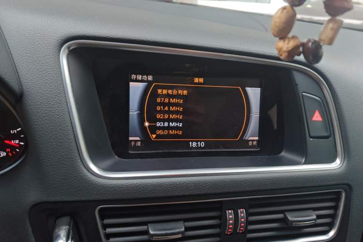 Used Audi Q5 2016 40 TFSI Technology Edition Audio And AC Panel