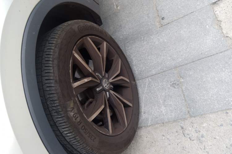 Used Volkswagen Tiguan L 2019 330TSI Automatic Two-Wheel Drive Smart Luxury Version China V Emission Standard
