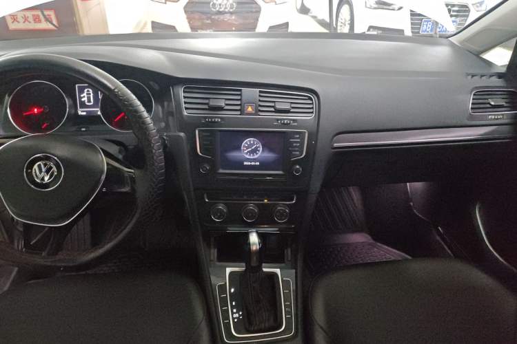 Used Volkswagen Golf 2017 1.6L Automatic Comfort Million-Vehicle Anniversary Edition