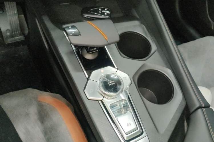 Used Changan UNI-V 2025 1.5T 500Bar High-Energy Version
