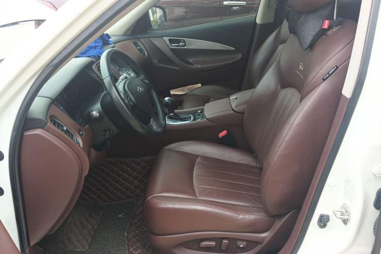 Used Infiniti QX50 2013 2.5L Two-Wheel-Drive Elegant Edition