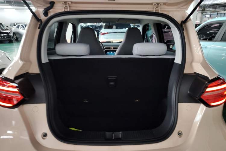 Used Leapmotor T03 2022 Glazed Edition Trunk