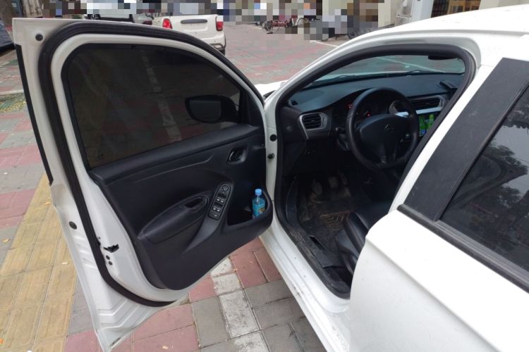 Used Citroen Elysee 2015 Zhishang Edition 1.6L Manual Fashion Model Driver Seat