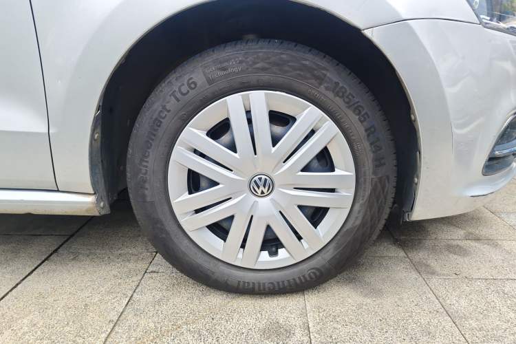 Used Volkswagen Polo 2014 1.4L Manual Fashion Edition Right Front Wheel Hub