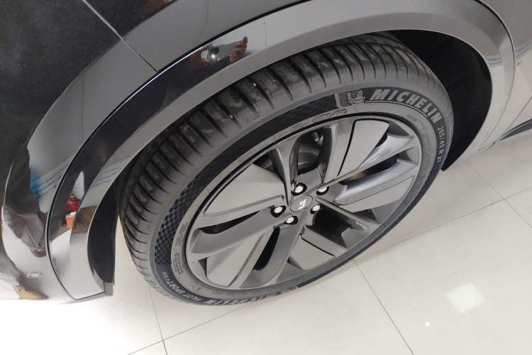 Used Li Auto L8 2024 Max Exterior 4