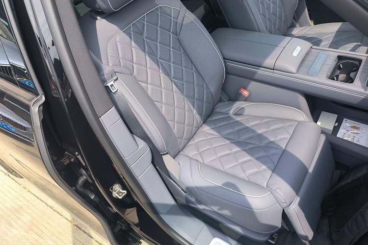 Used Nio ES8 2026 Model 6-seat Executive Luxury Edition Right Front Seat