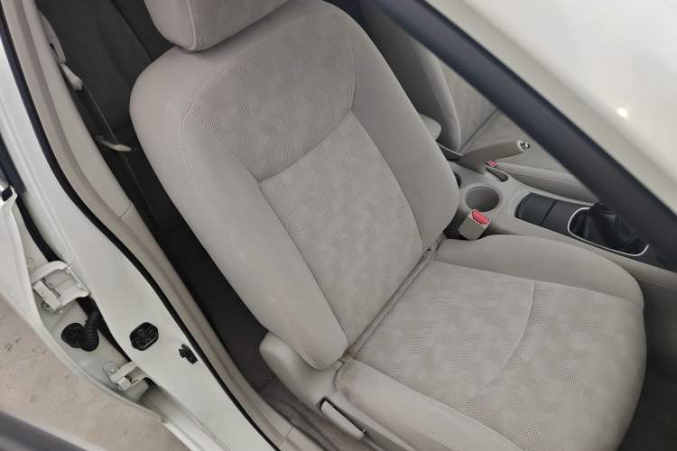 Used Nissan Tiida 2011 1.6L Manual Comfort Edition
