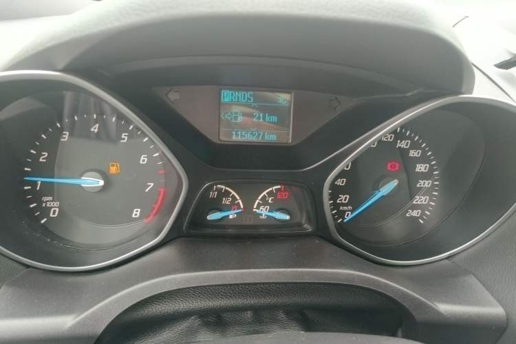 Used Ford Kuga 2015 1.5L GTDi Two-Wheel Drive Fashion Edition Odometer Close Up