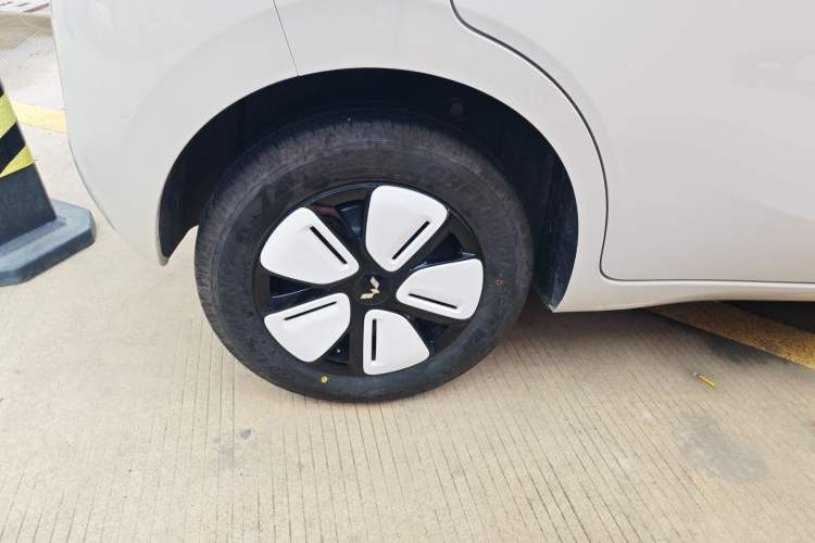 Used Wuling Hongguang MINIEV 2025 Four-Door Version Zhenxiang+ Edition Exterior 5