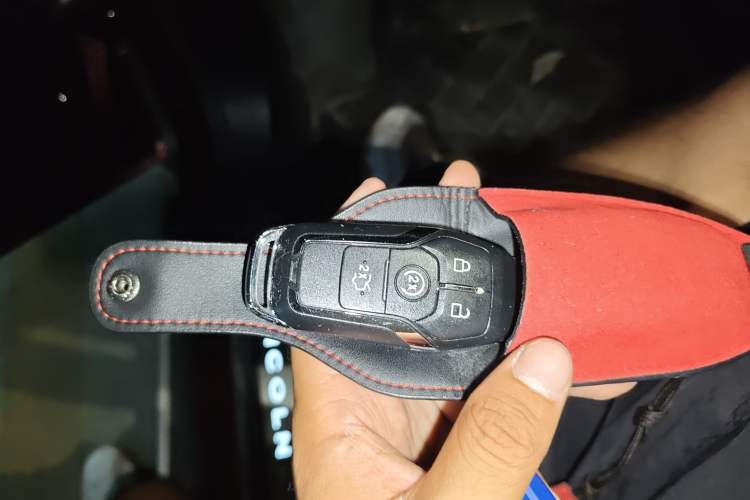 Used Lincoln MKC 2016 2.0T Two-Wheel Drive Luxury Edition Vehicle Key