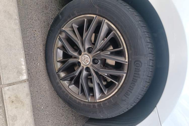 Used BYD Qin Pro New Energy 2019 EV Super Edition Standard Version Smart Connect Leading Style Right Front Wheel Hub