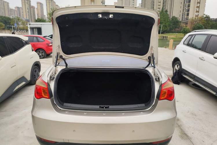 Used Roewe 550 2013 Classic Edition 550 1.8L Automatic Fashion Model