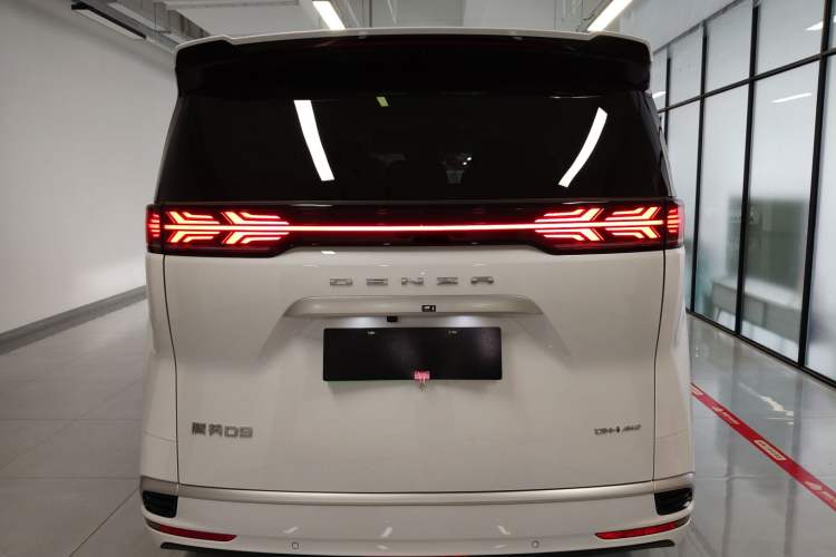 Used Denza D9 2022 DM-i 970 Four-Wheel Drive Flagship Model
