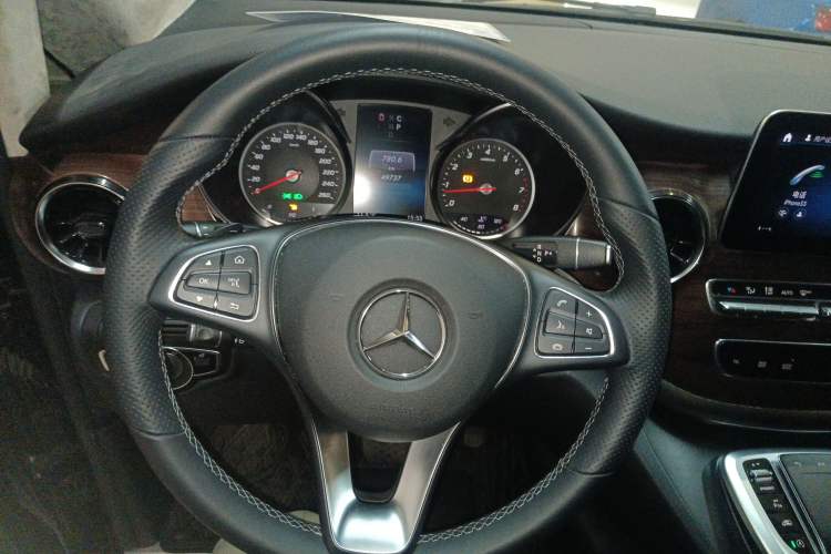 Used Mercedes-Benz V-Class 2020 V 260 Avantgarde Edition