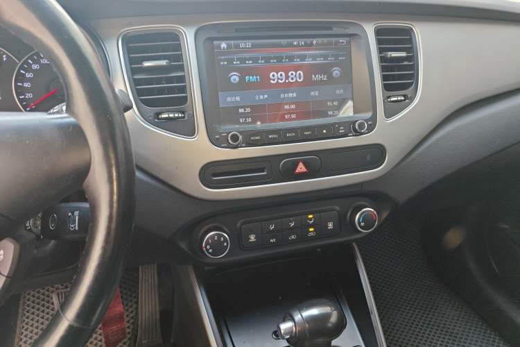 Used Kia Carens 2013 2.0L 7-Seater Automatic Comfort Edition China V Standard Audio And AC Panel