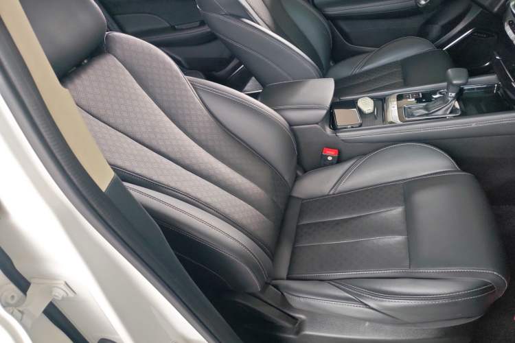 Used JETOUR X90 2019 1.6T DCT Luxury Touring Edition 5 Seats China VI Standard Right Front Seat