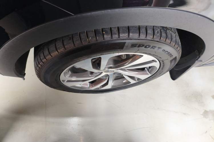 Used Buick Envision 2022 Encore S 652T Two-Wheel Drive Elite Model Left Front Wheel Hub
