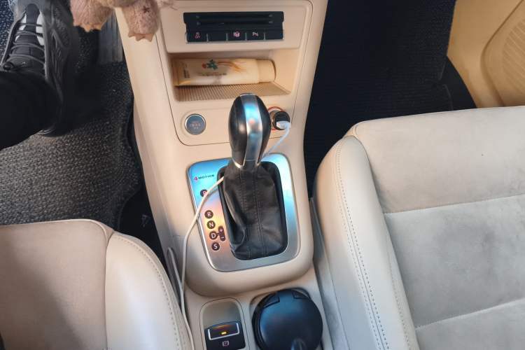 Used Volkswagen Tiguan 2012 2.0 TSI Automatic All-Wheel Drive Flagship Edition Gear Lever