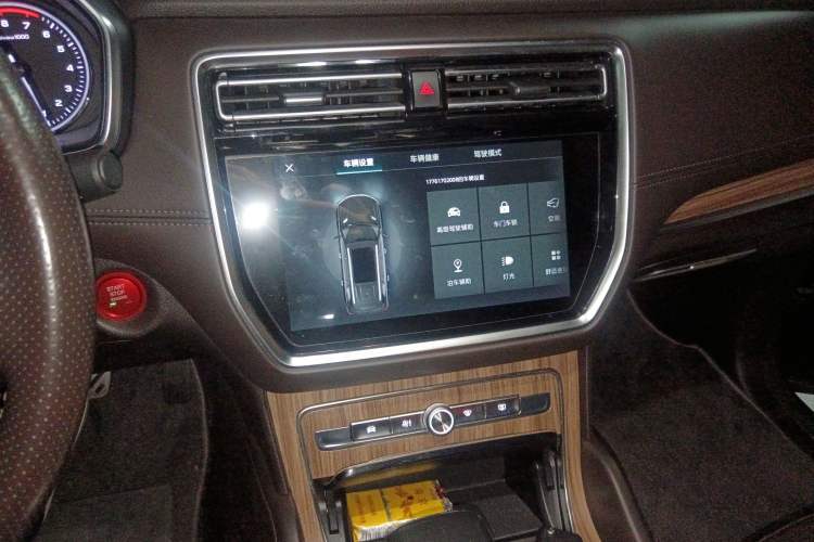 Used Roewe RX8 2018 30T Smart Connectivity All-Wheel Drive Supreme Edition
