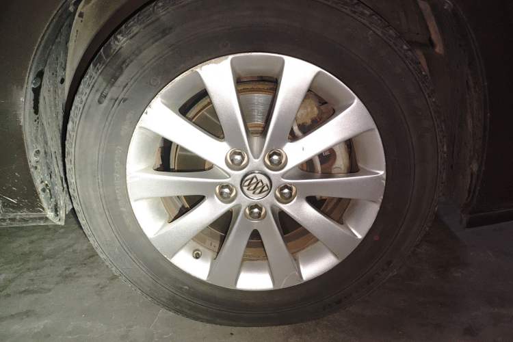 Used Buick GL8 2011 2.4L LT Luxury Business Executive Edition Right Front Wheel Hub