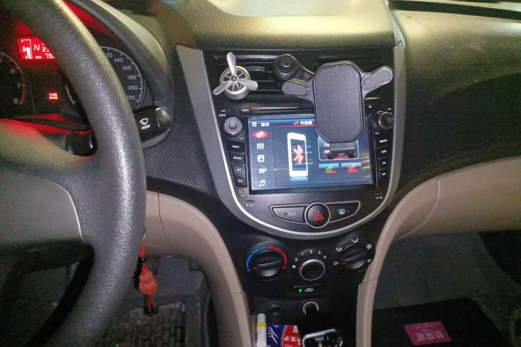 Used Hyundai Verna (older generation) 2014 1.4L Automatic Smart GLS Audio And AC Panel