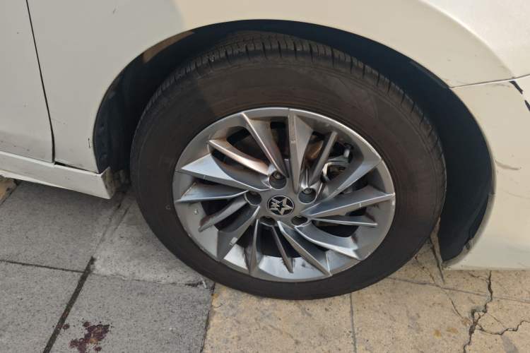 Used Venucia D60 2021 PLUS 1.6L XL CVT Yue Ling Edition Right Front Wheel Hub