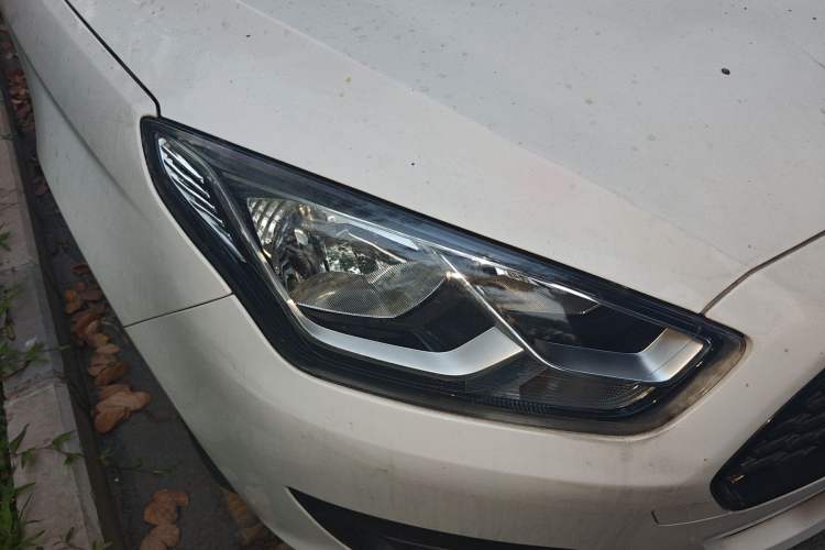 Used Ford Escort 2017 Revised Version 1.5L Automatic Comfort Edition Right Front Headlight