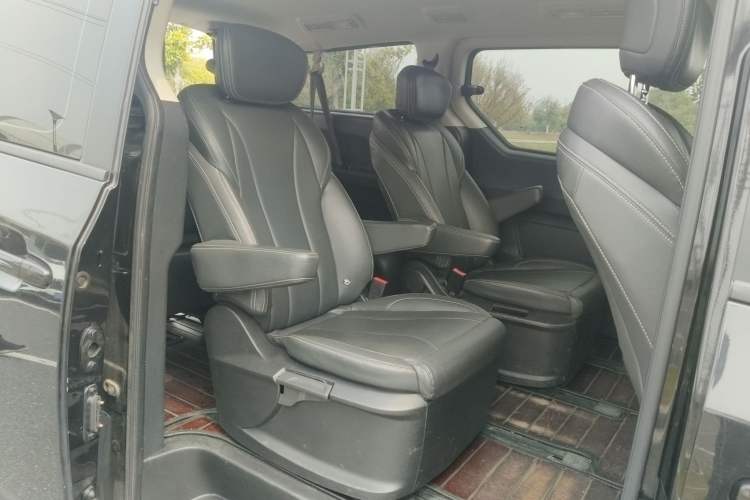 Used SAIC MAXUS G10 2023 2.0T Manual Multi-Function Version Diesel 7 Seats
