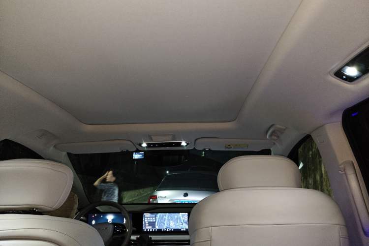 Used SAIC MAXUS Dajia 7 2024 605 km Extended Range Highland Version Six-Seater
