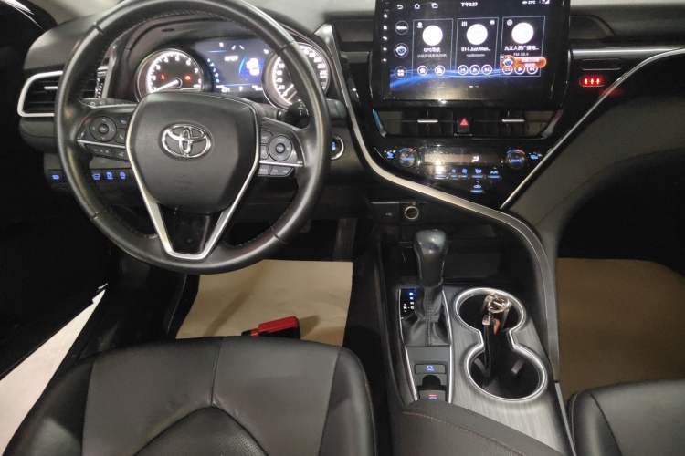 Used Toyota Camry 2021 2.0G Luxury Edition
