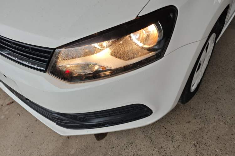 Used Volkswagen Polo 2016 1.4L Manual Fashion Model Left Front Headlight