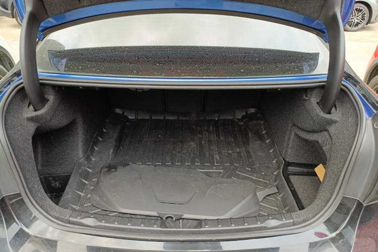 Used BMW 3 Series 2018 320i M Sport Package Trunk