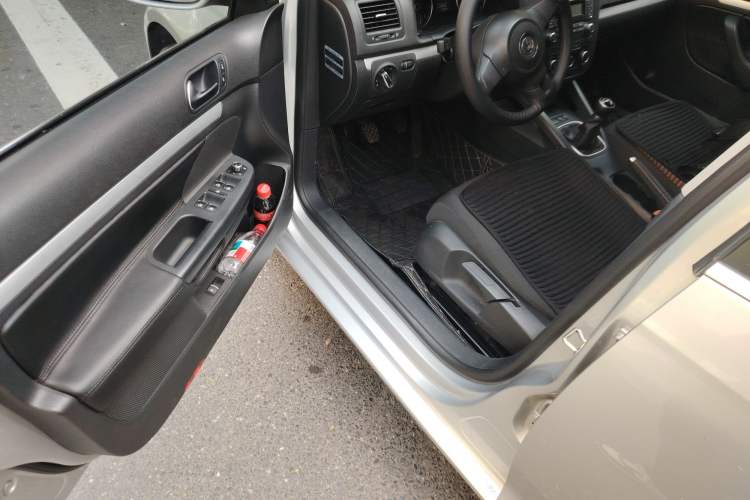 Used Volkswagen Sagitar 2011 1.6L Manual Fashion Edition
